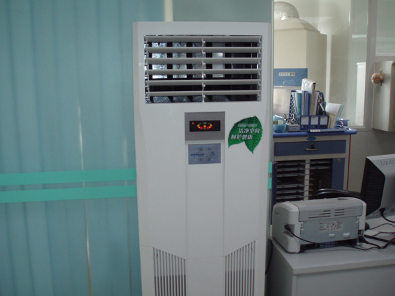 空氣凈化器放在住院部登記臺(tái)邊