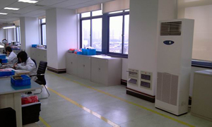 除濕機放在電裝車間手工電裝區(qū)