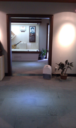 陳列館通道旁邊的除濕機(jī)